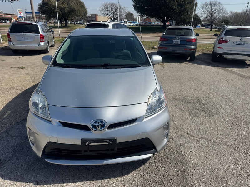 Toyota Prius Vehicle Full-screen Gallery Image 03