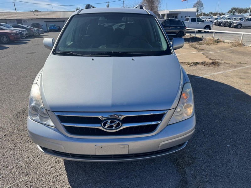 Hyundai Entourage Vehicle Full-screen Gallery Image 01