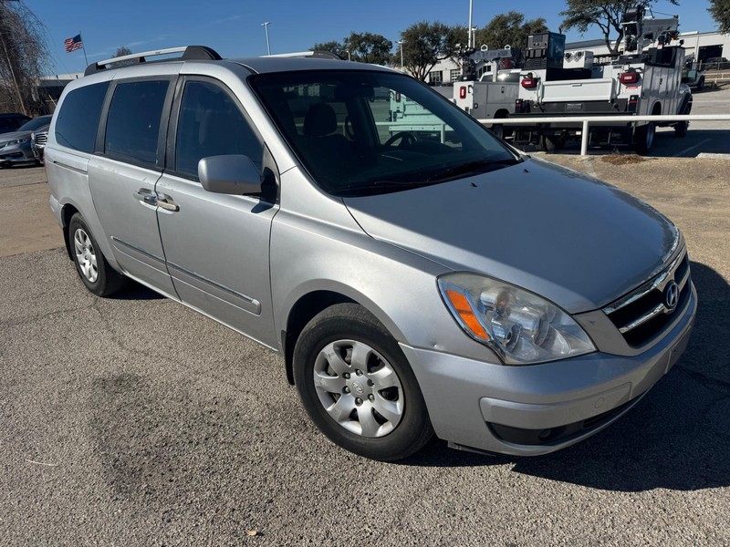 Hyundai Entourage Vehicle Full-screen Gallery Image 02