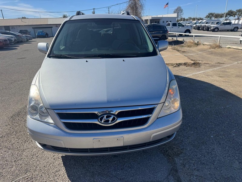 Hyundai Entourage Vehicle Full-screen Gallery Image 03