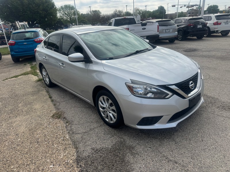 Nissan Sentra Vehicle Full-screen Gallery Image 02