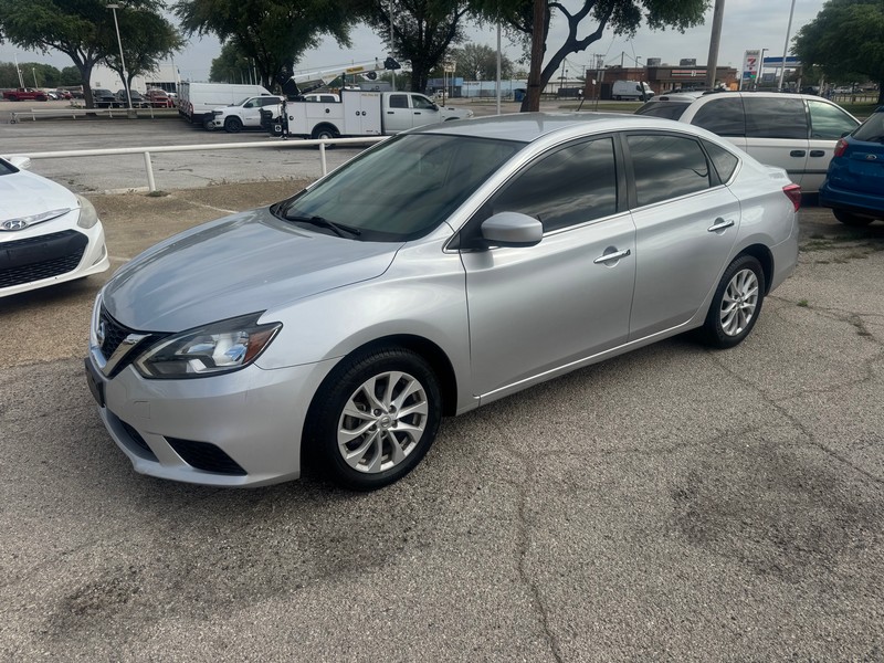 Nissan Sentra Vehicle Full-screen Gallery Image 03