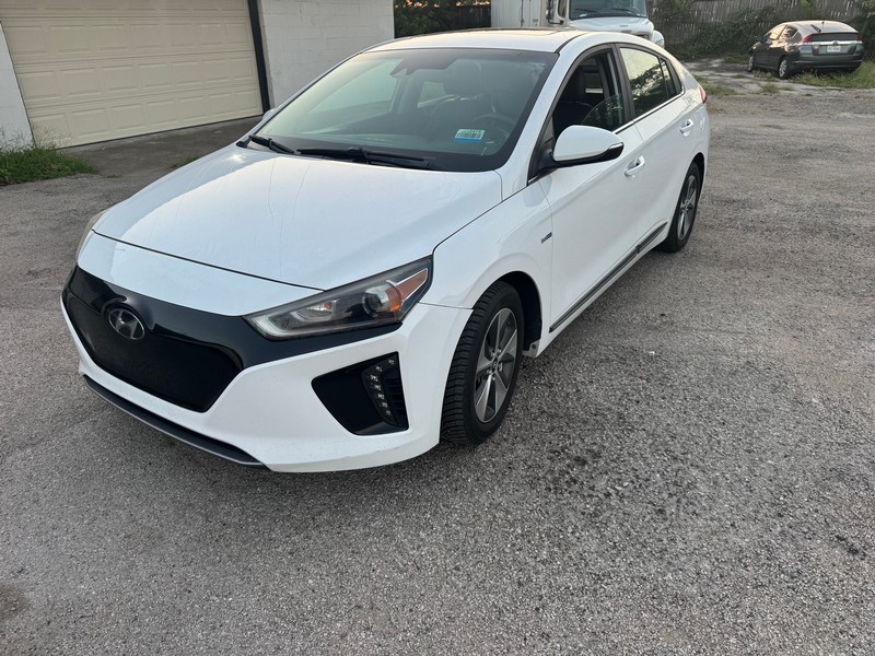 Hyundai Ioniq Electric Vehicle Full-screen Gallery Image 02