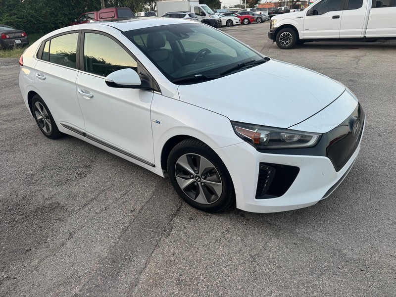 Hyundai Ioniq Electric Vehicle Full-screen Gallery Image 03