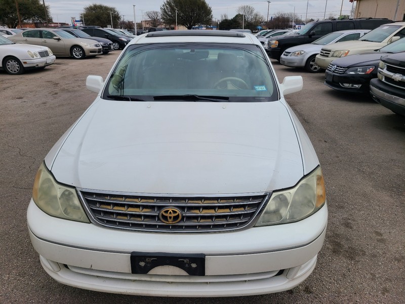Toyota Avalon Vehicle Full-screen Gallery Image 03