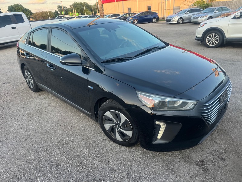 Hyundai Ioniq Hybrid Vehicle Full-screen Gallery Image 02