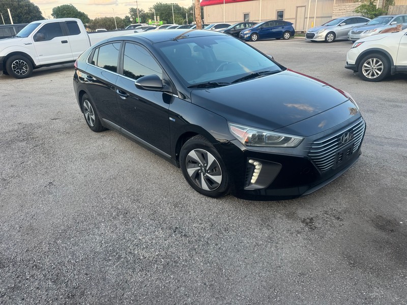 Hyundai Ioniq Hybrid Vehicle Full-screen Gallery Image 03