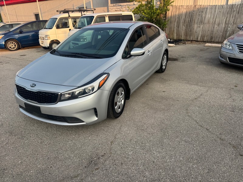 Kia Forte Vehicle Full-screen Gallery Image 02