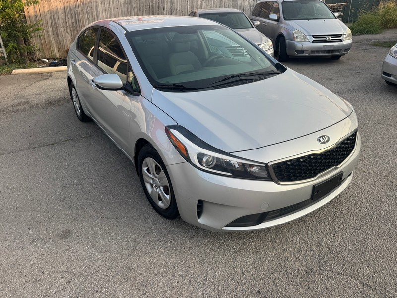 Kia Forte Vehicle Full-screen Gallery Image 03