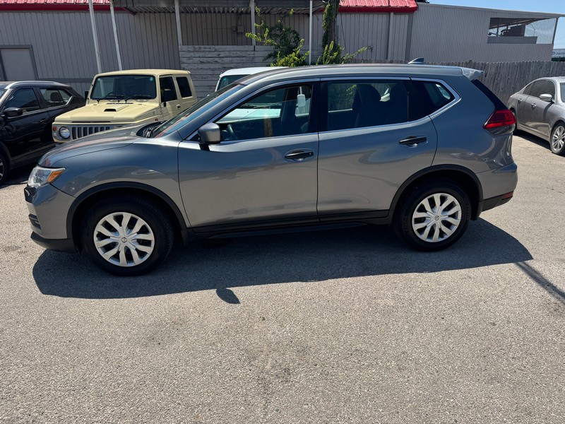 Nissan Rogue Vehicle Full-screen Gallery Image 03