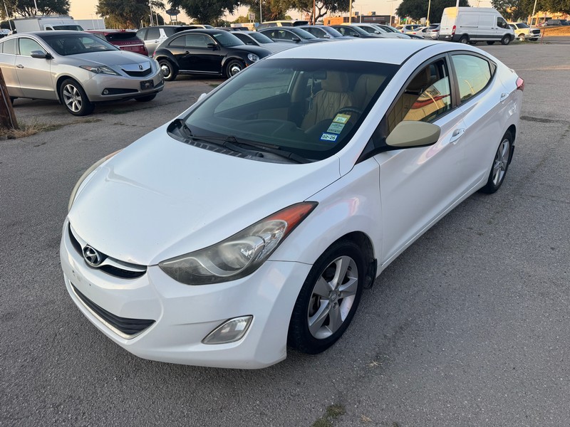 Hyundai Elantra Vehicle Full-screen Gallery Image 03