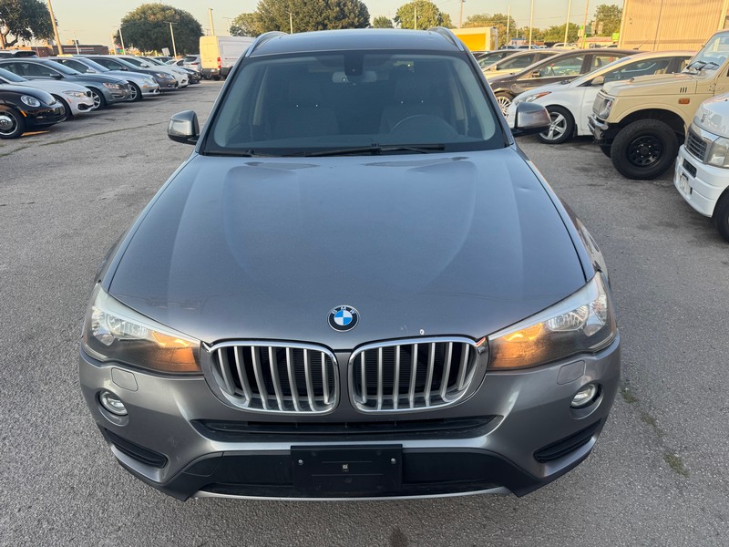 BMW X3 Vehicle Full-screen Gallery Image 01