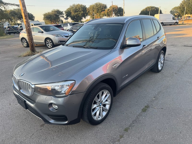 BMW X3 Vehicle Full-screen Gallery Image 02
