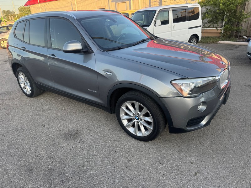 BMW X3 Vehicle Full-screen Gallery Image 03