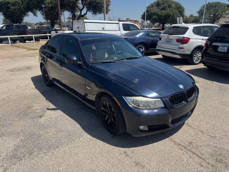 BMW 3 Series Vehicle Full-screen Gallery Image 02