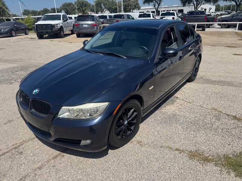 BMW 3 Series Vehicle Full-screen Gallery Image 03