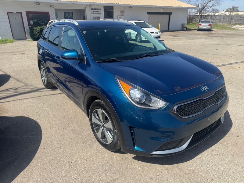 Kia Niro Vehicle Full-screen Gallery Image 02