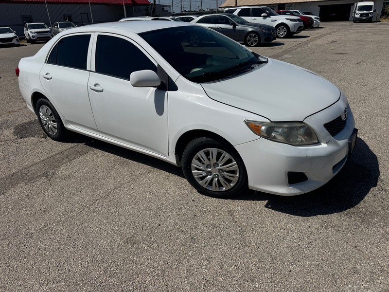Toyota Corolla Vehicle Full-screen Gallery Image 03