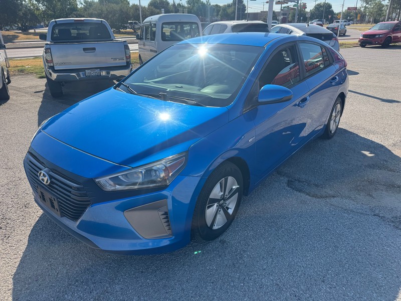 Hyundai Ioniq Hybrid Vehicle Full-screen Gallery Image 02