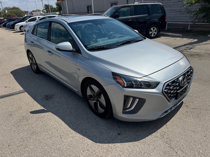 Hyundai Ioniq Hybrid Vehicle Full-screen Gallery Image 02