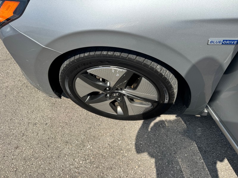 Hyundai Ioniq Hybrid Vehicle Full-screen Gallery Image 03