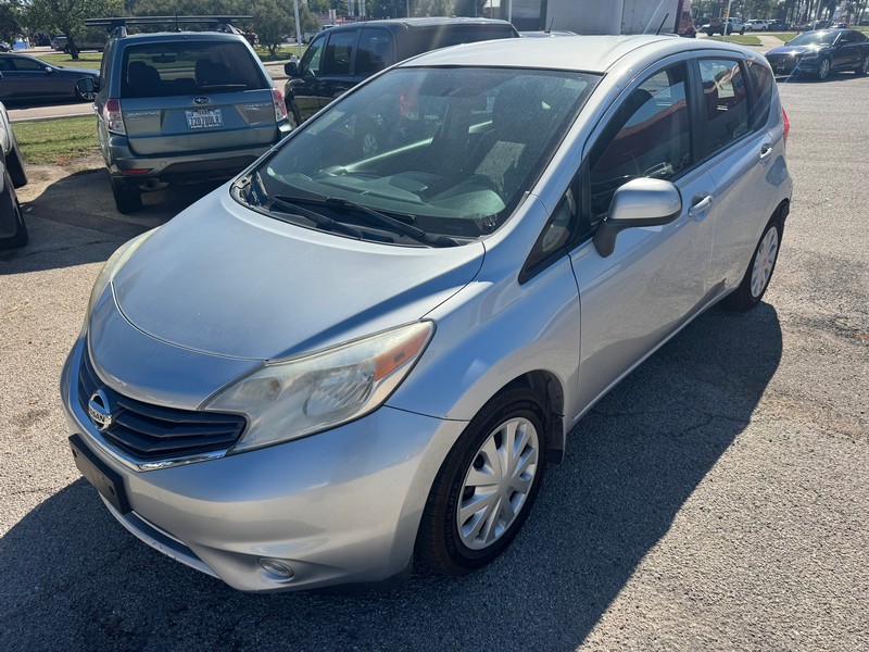 Nissan Versa Note Vehicle Full-screen Gallery Image 02