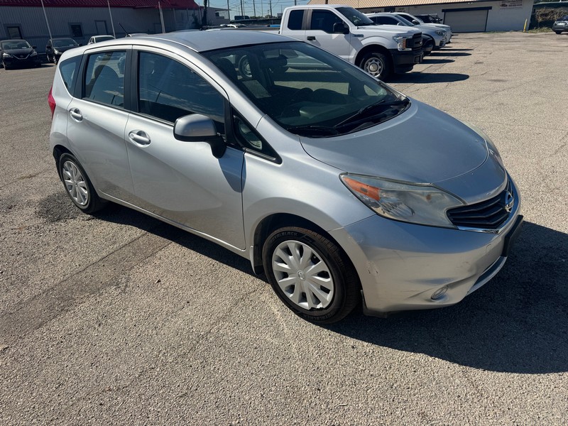 Nissan Versa Note Vehicle Full-screen Gallery Image 03