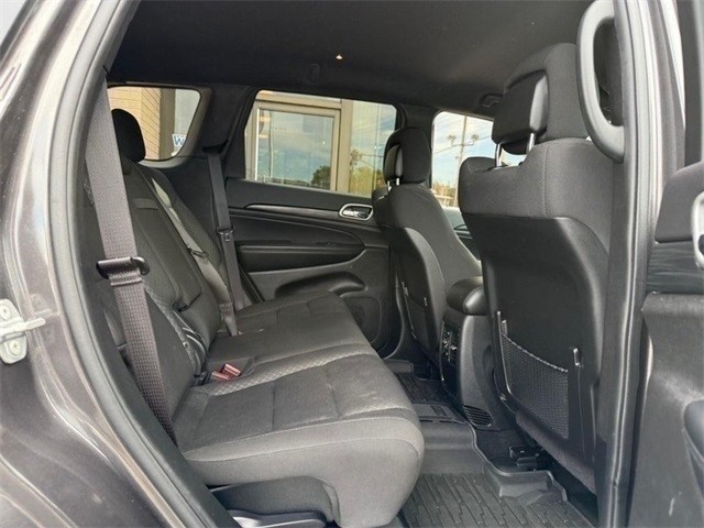 Jeep Grand Cherokee Vehicle Full-screen Gallery Image 11