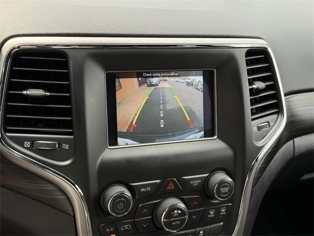 Jeep Grand Cherokee Vehicle Full-screen Gallery Image 23