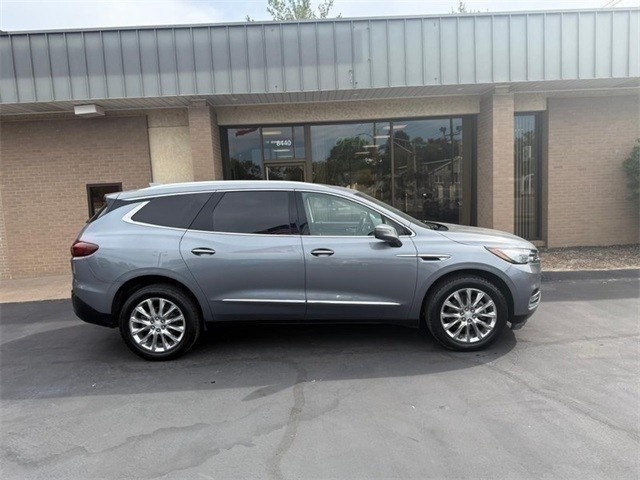 Buick Enclave Vehicle Full-screen Gallery Image 2