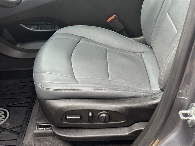 Buick Enclave Vehicle Full-screen Gallery Image 18