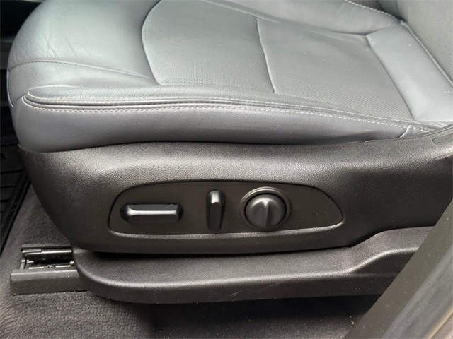 Buick Enclave Vehicle Full-screen Gallery Image 19