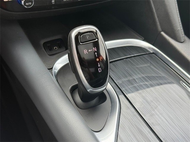 Buick Enclave Vehicle Full-screen Gallery Image 22