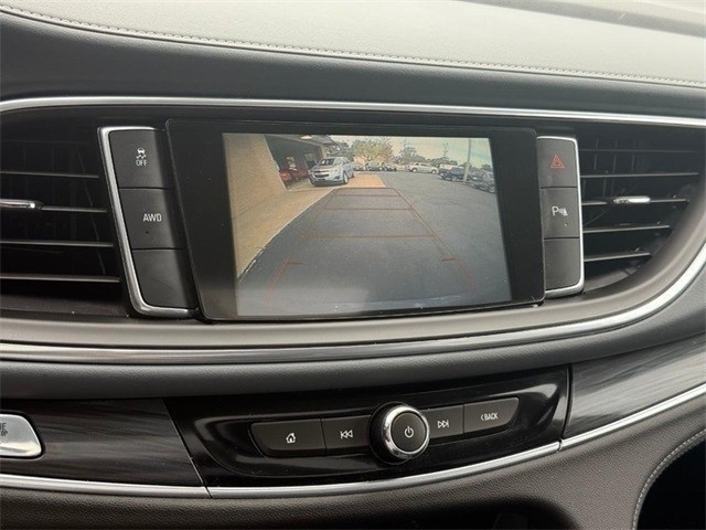 Buick Enclave Vehicle Full-screen Gallery Image 25