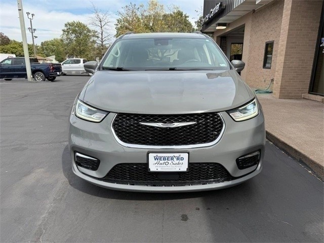 Chrysler Pacifica Vehicle Full-screen Gallery Image 9