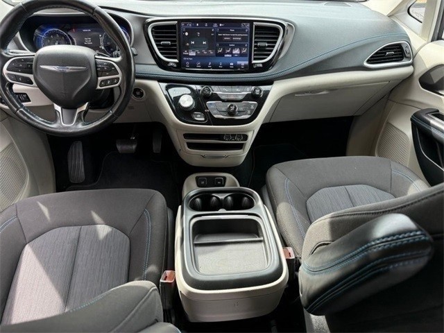 Chrysler Pacifica Vehicle Full-screen Gallery Image 11