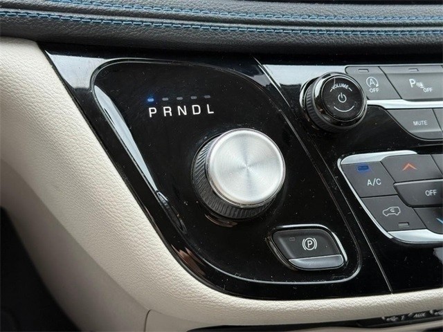 Chrysler Pacifica Vehicle Full-screen Gallery Image 19