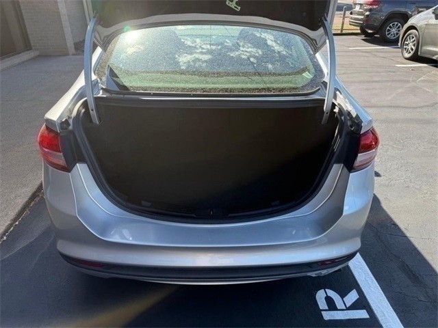 Ford Fusion Vehicle Full-screen Gallery Image 7