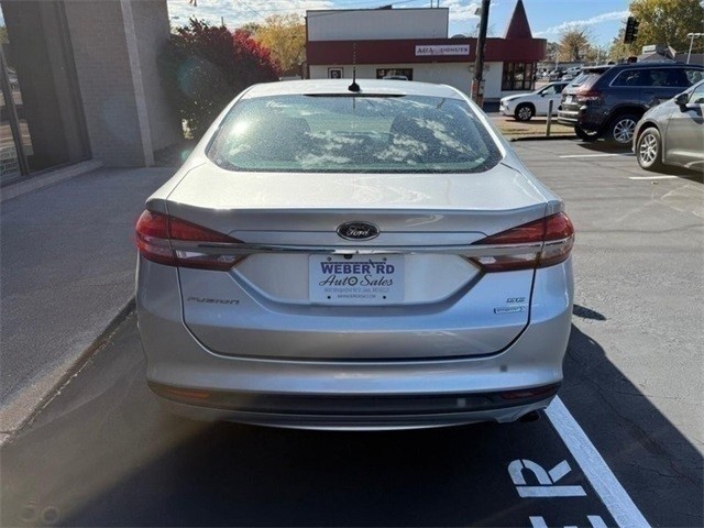 Ford Fusion Vehicle Full-screen Gallery Image 8