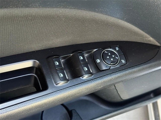 Ford Fusion Vehicle Full-screen Gallery Image 16