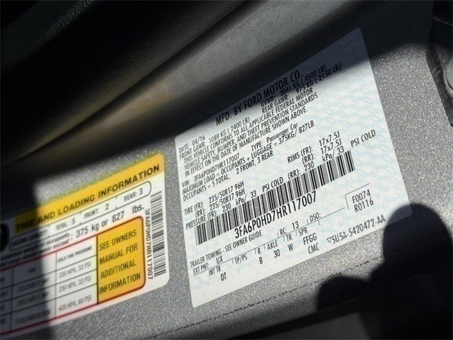 Ford Fusion Vehicle Full-screen Gallery Image 22