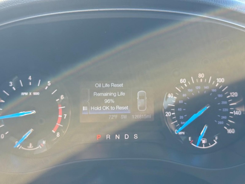 Ford Fusion Vehicle Full-screen Gallery Image 20