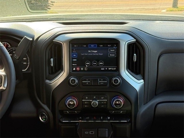 Chevrolet Silverado 1500 Vehicle Full-screen Gallery Image 13