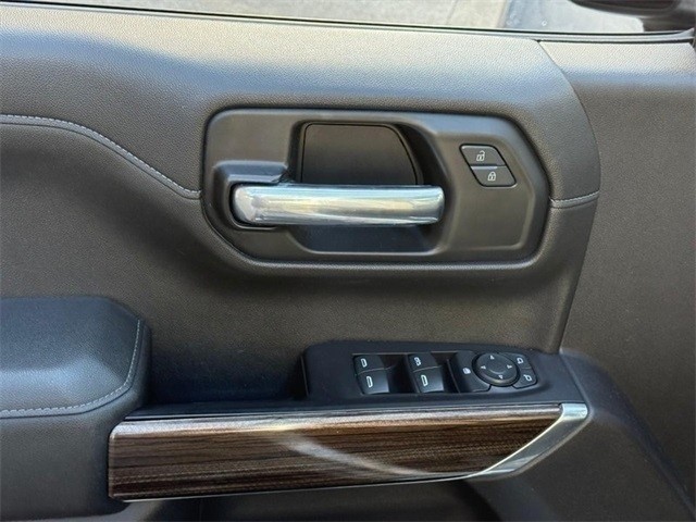 Chevrolet Silverado 1500 Vehicle Full-screen Gallery Image 15