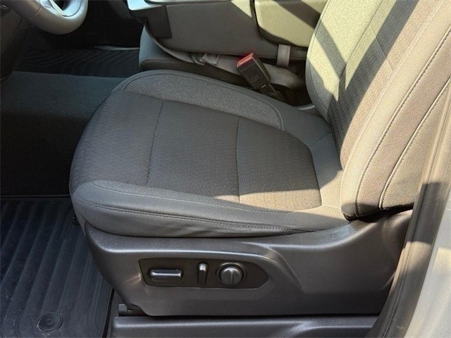 Chevrolet Silverado 1500 Vehicle Full-screen Gallery Image 16