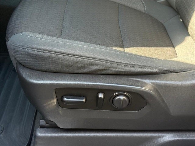 Chevrolet Silverado 1500 Vehicle Full-screen Gallery Image 17