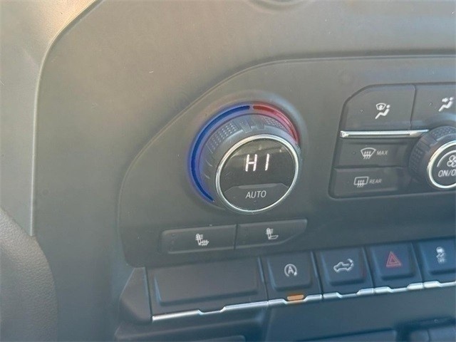 Chevrolet Silverado 1500 Vehicle Full-screen Gallery Image 18