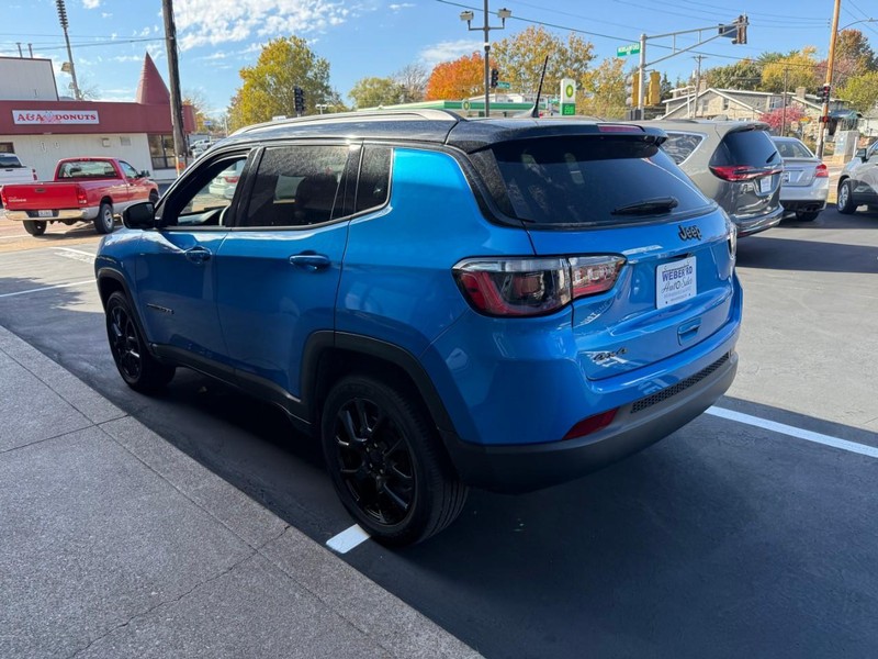 Jeep Compass Vehicle Full-screen Gallery Image 4