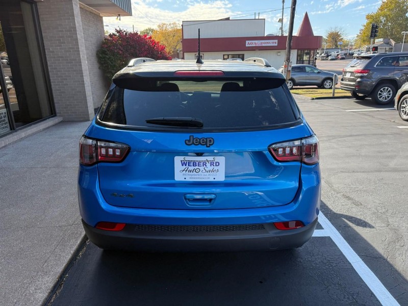 Jeep Compass Vehicle Full-screen Gallery Image 6