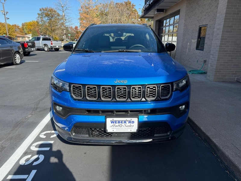 Jeep Compass Vehicle Full-screen Gallery Image 8